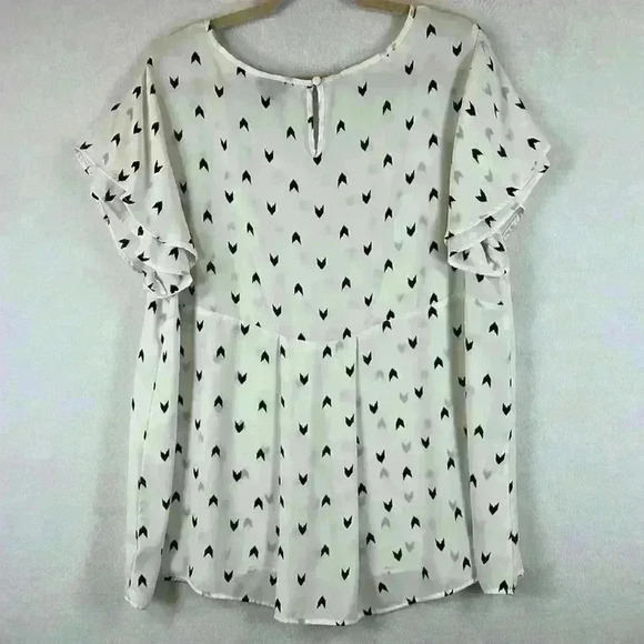 Torrid Women’s Blouse Sz 18-20 White/Black Flutter Sleeves - Picture 3 of 7